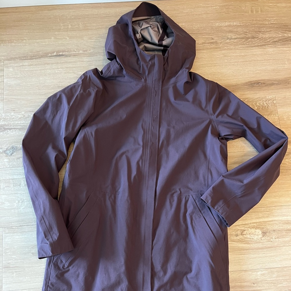 Lululemon Rain Jacket- Size 8